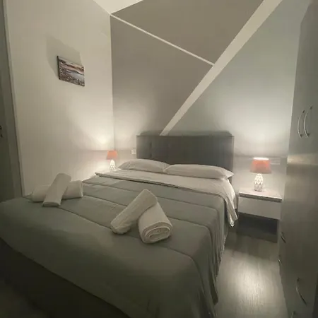 Garibaldi 4* Nápoles